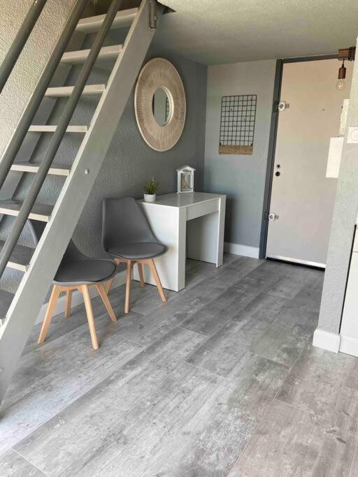 Petit Mezzanine Avec Climatisation * Sète