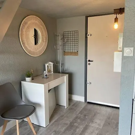 Charmant Petit Studio Mezzanine Avec Climatisation Sete Exterior photo